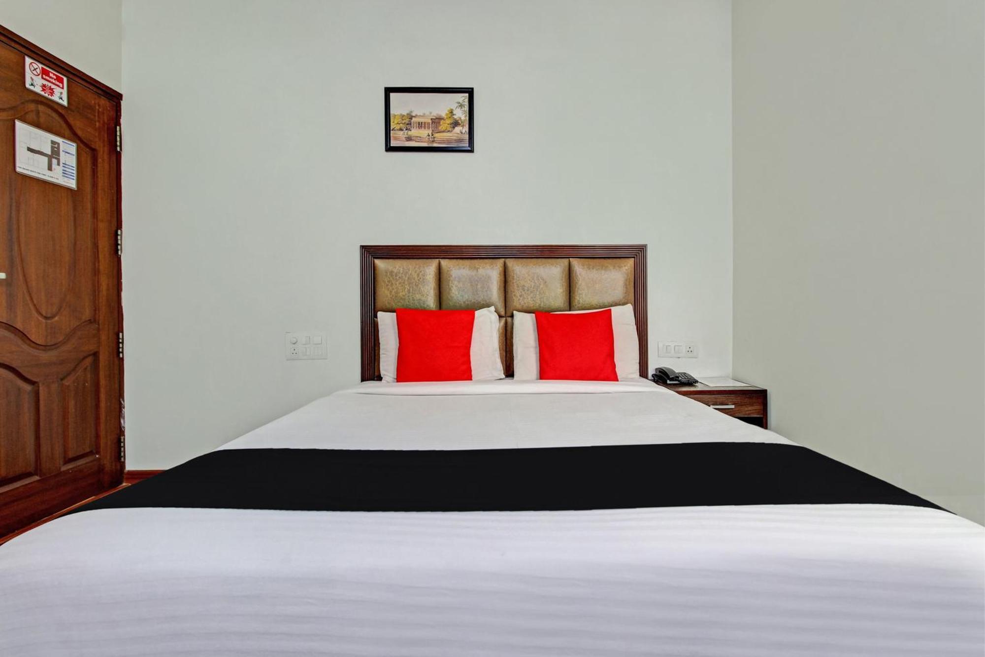 Capital O Sri Krishna Suites Near 7D Voyage Bangalore Buitenkant foto