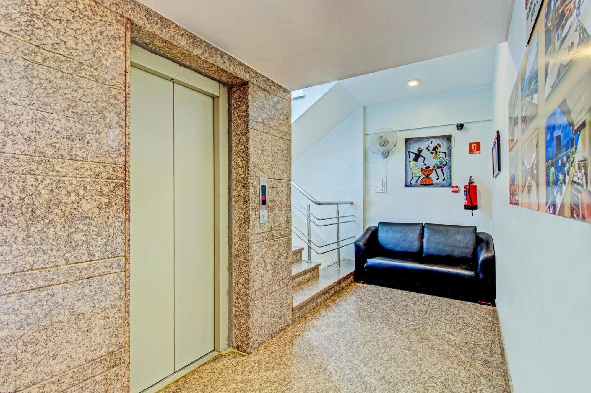 Capital O Sri Krishna Suites Near 7D Voyage Bangalore Buitenkant foto