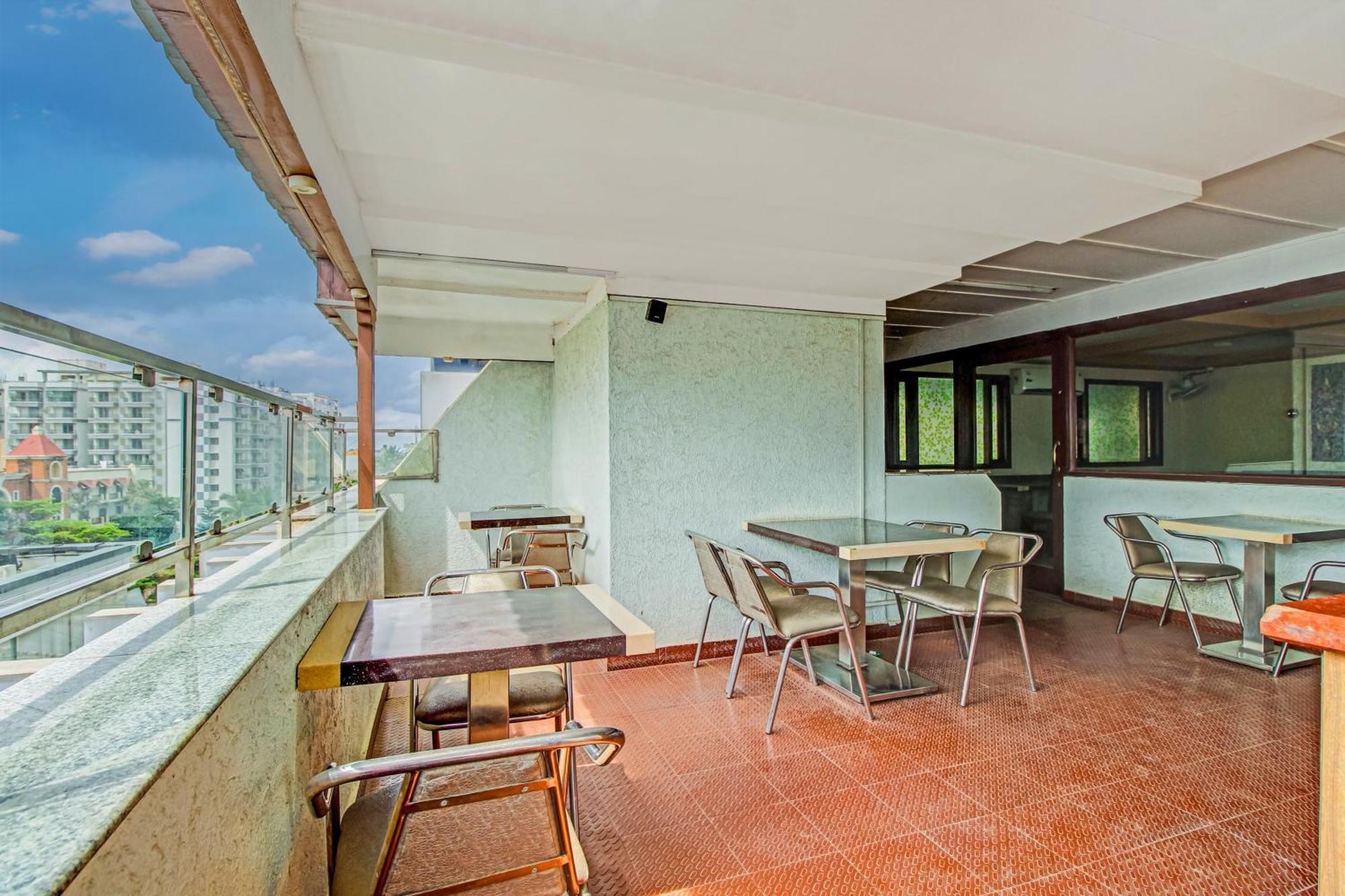 Capital O Sri Krishna Suites Near 7D Voyage Bangalore Buitenkant foto