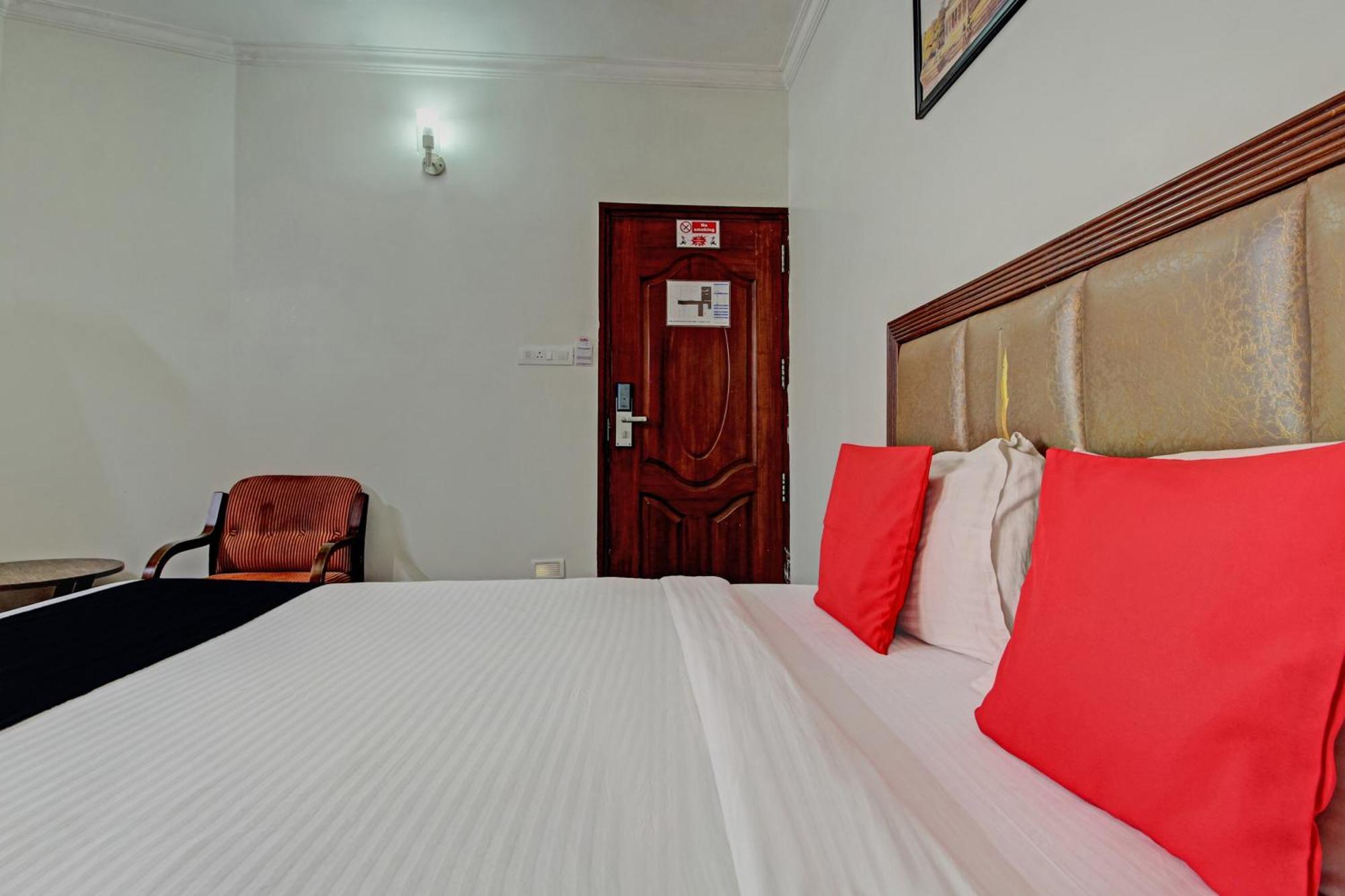 Capital O Sri Krishna Suites Near 7D Voyage Bangalore Buitenkant foto